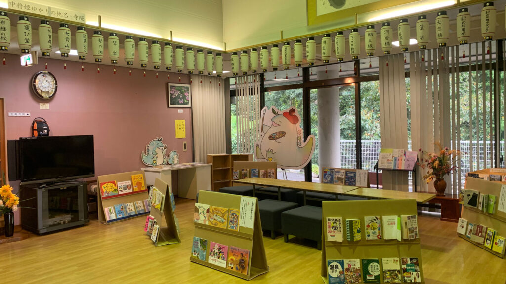 恋野公ロビー（橋本市恋野地区公民館）